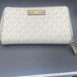 Micheal kors wallet